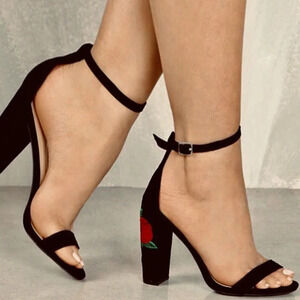 Kenneth Cole NY Lisa Floral Print Sandal. Sz: 9.5